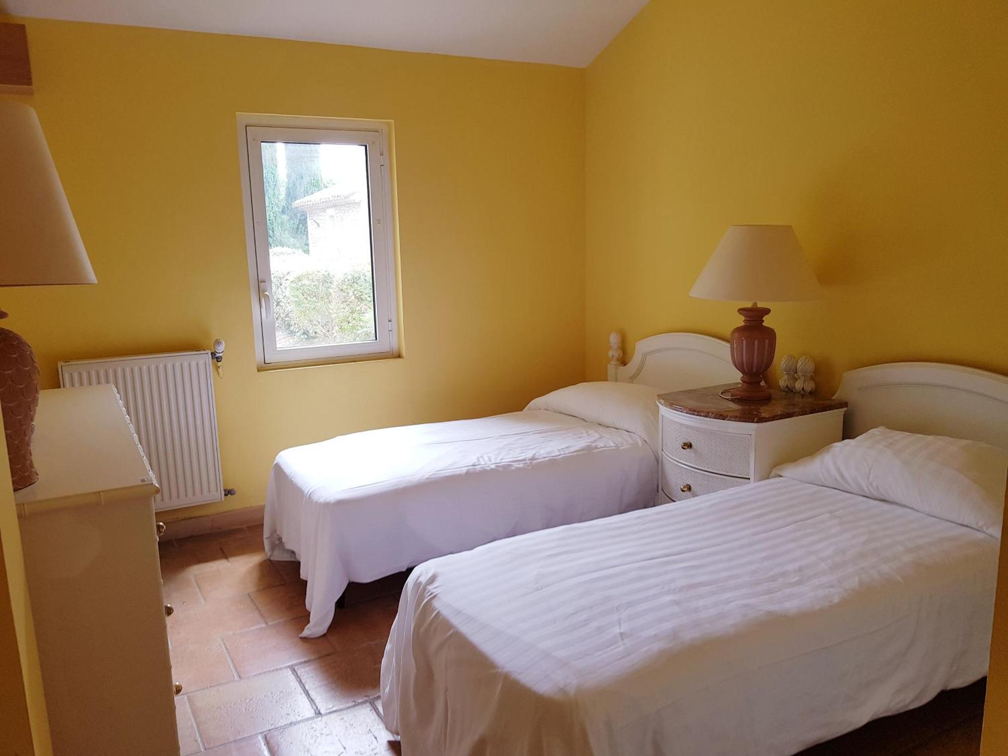 Mas des Figues La Ferme de Philippe #Ecotourism #Agrotourism #Ruraltourism #Countryhouselodge #zeropesticide #conversionbio #OrganicVegetarianBrunch Saint-Rémy-de-Provence Habitación foto